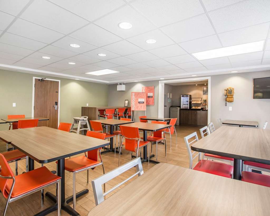 Comfort Inn Едмундстон Ресторан фото